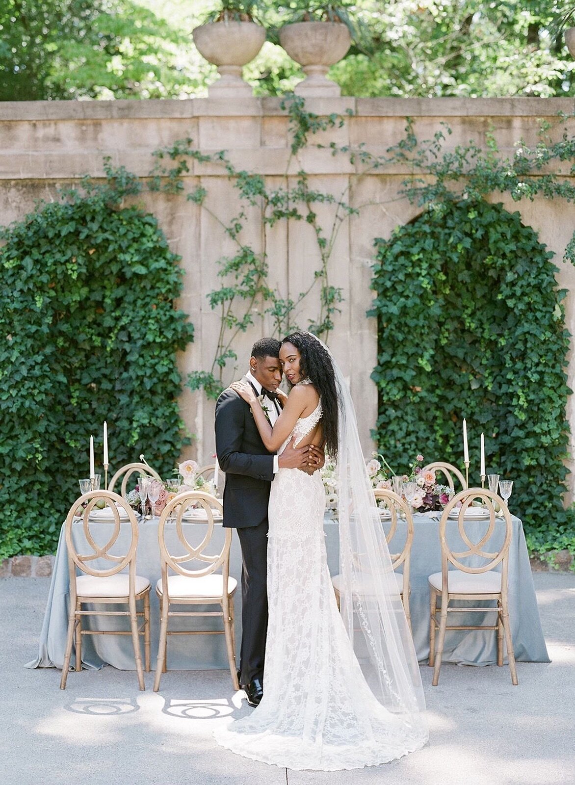 bride-groom-garden-reception