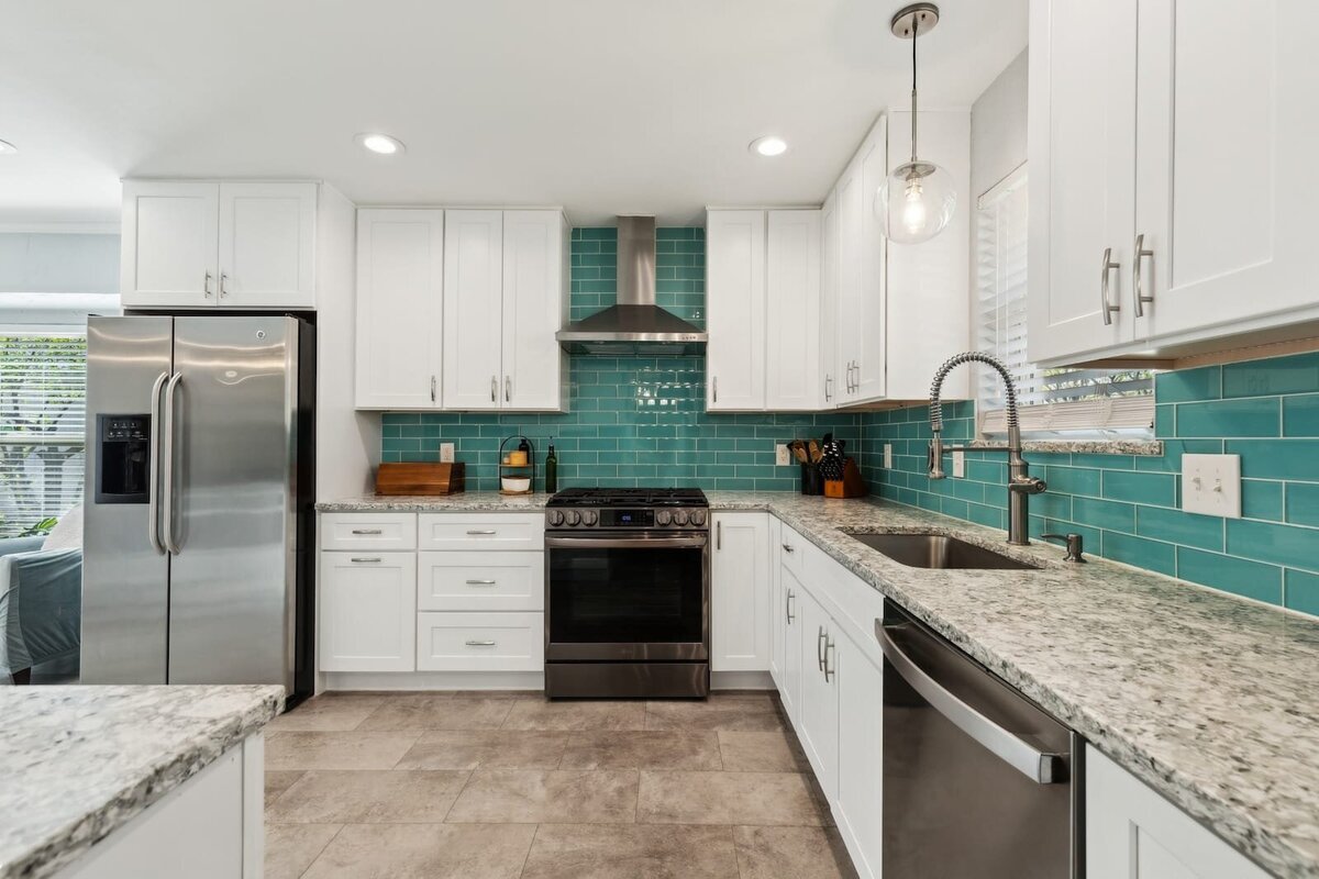10216_shadow_way_dallas_tx_modern_kitchen_with_teal_subway_tile_and_granite_countertops_-_haven_realty_group