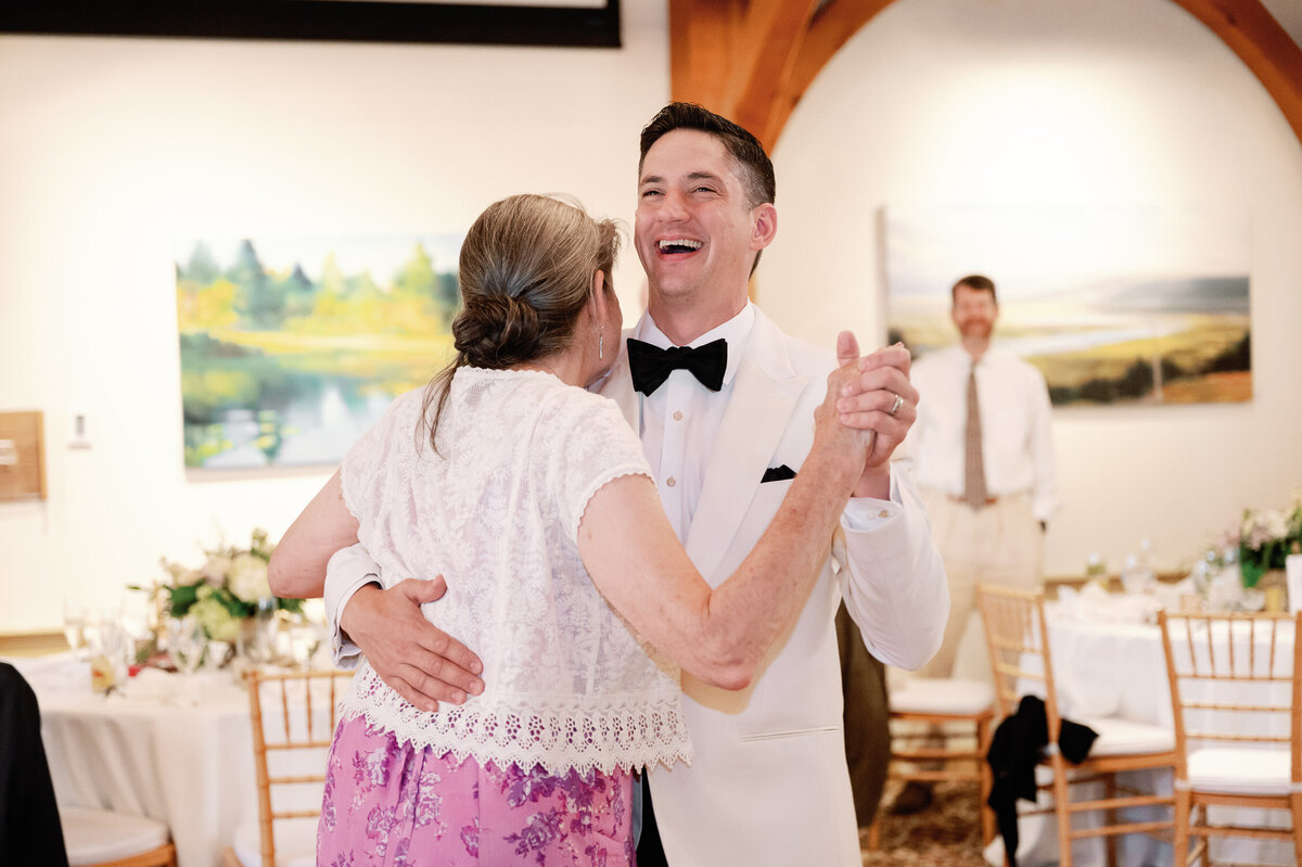 Stowe-Vermont-Wedding-Trapp-Family Lodge-coryn-kiefer-photography-57