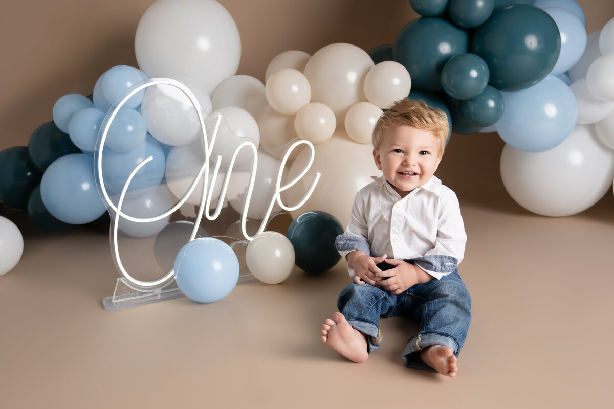 Easton James Cameron during a soft-colored balloon cake smash session in Houston studio