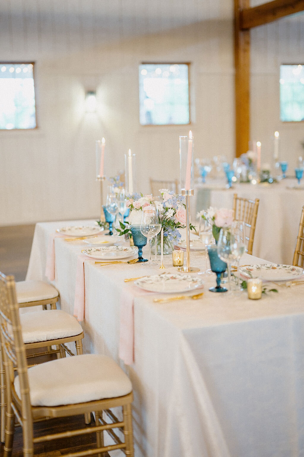 Elegant dining table design with blue glass and white florals