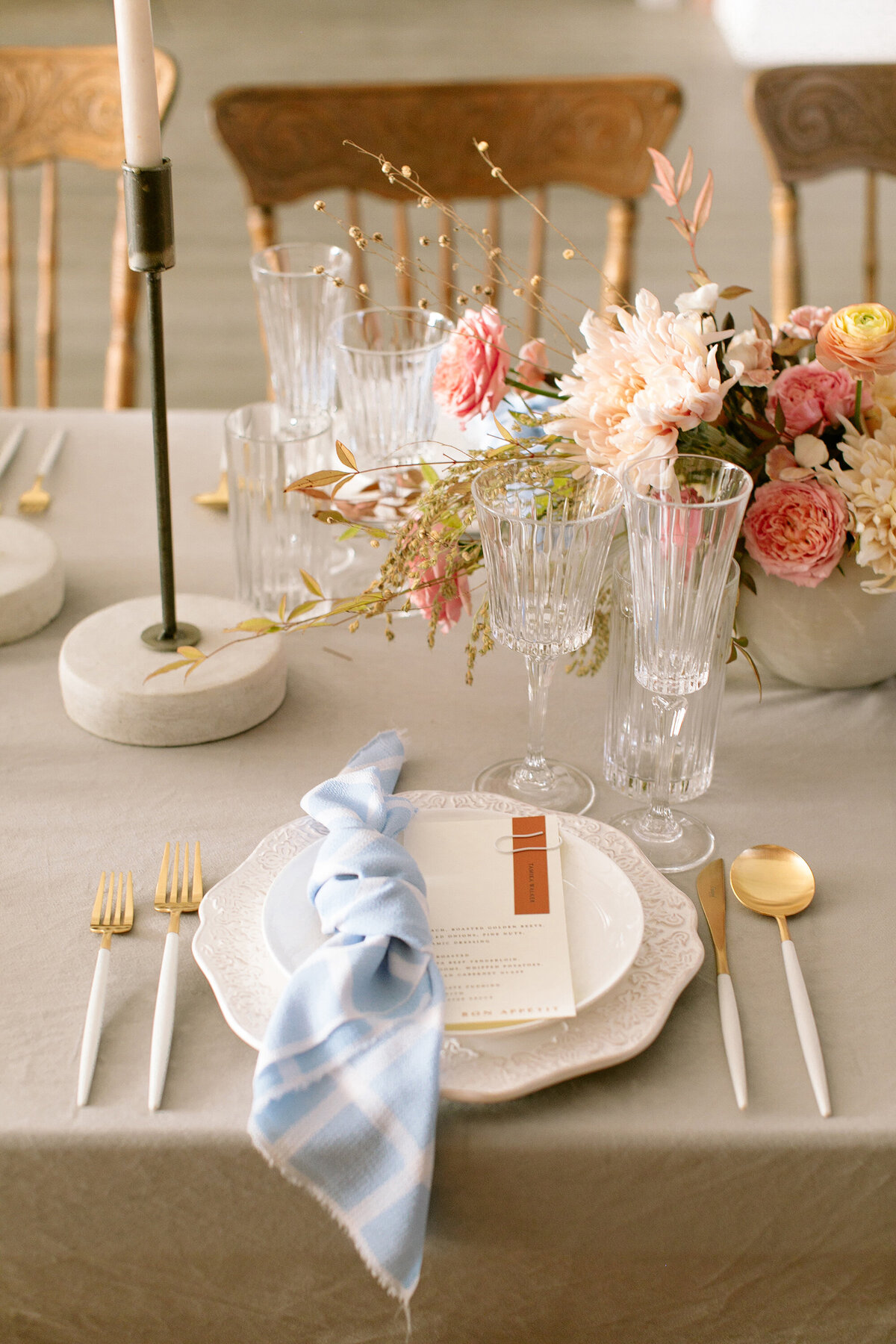 Contemporary wedding table with decor from Modern Rentals, contemporary decor rentals based in Calgary, AB. Featured on the Brontë Bride Vendor Guide.