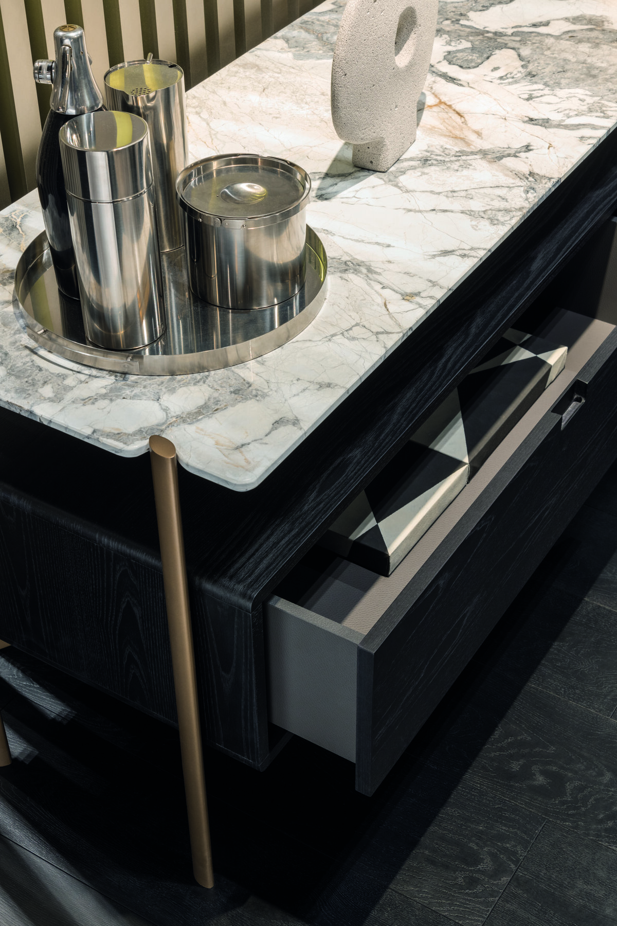 eros_sideboard_16_HR