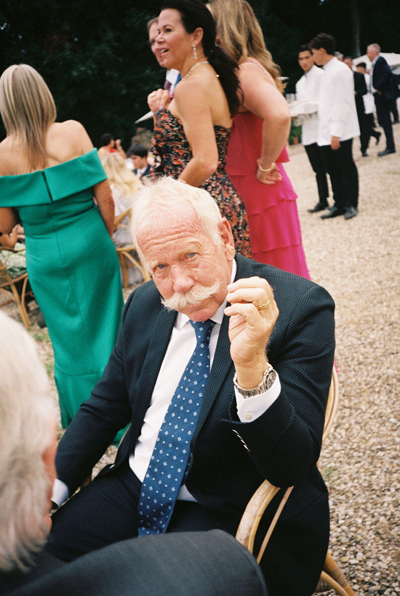 wedding-film-photography-guest-at-cocktail-laurianevega