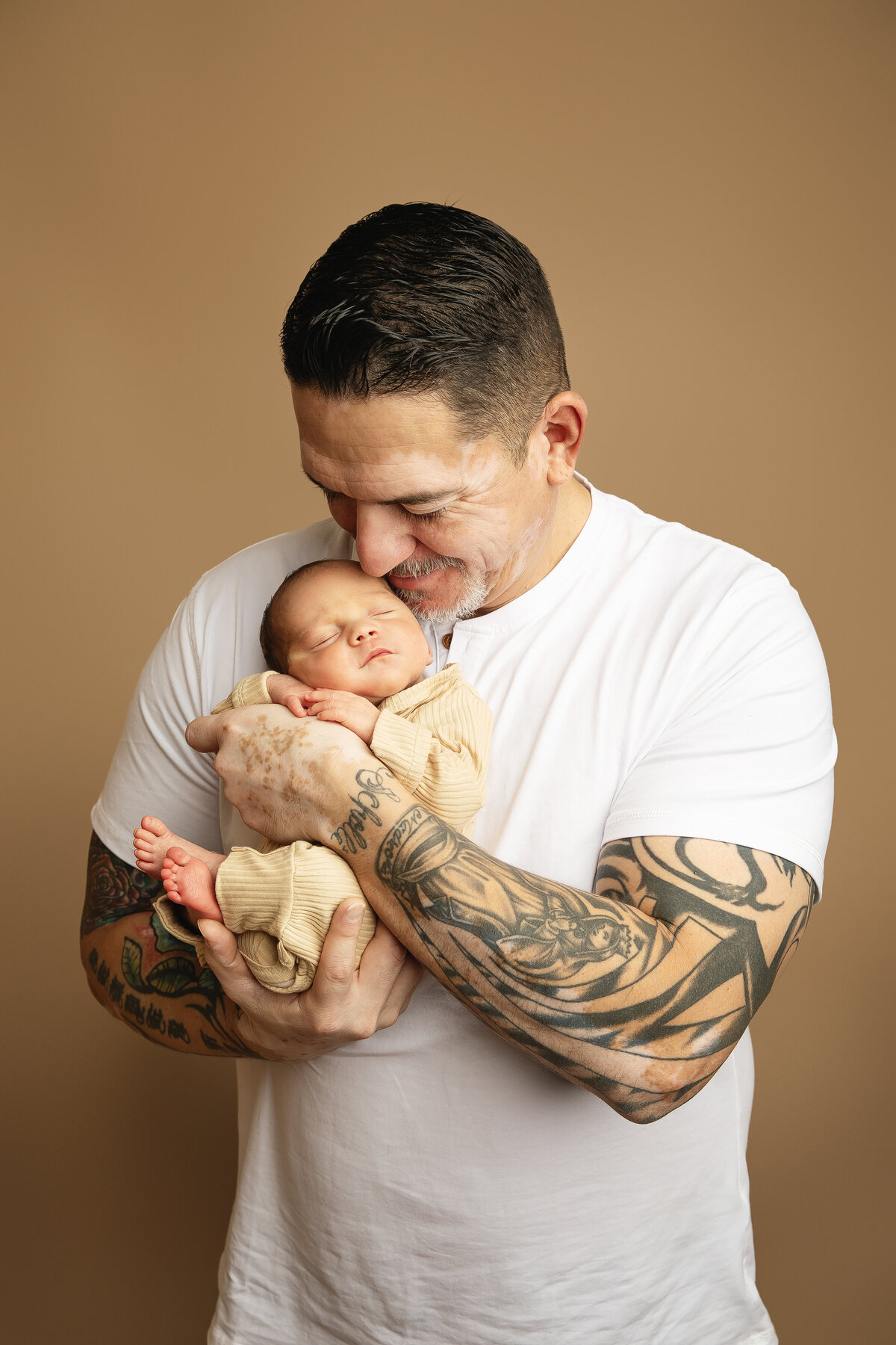 Florence's go-to newborn photographer offers timeless baby photos that capture the love and joy of your growing family. Schedule now!