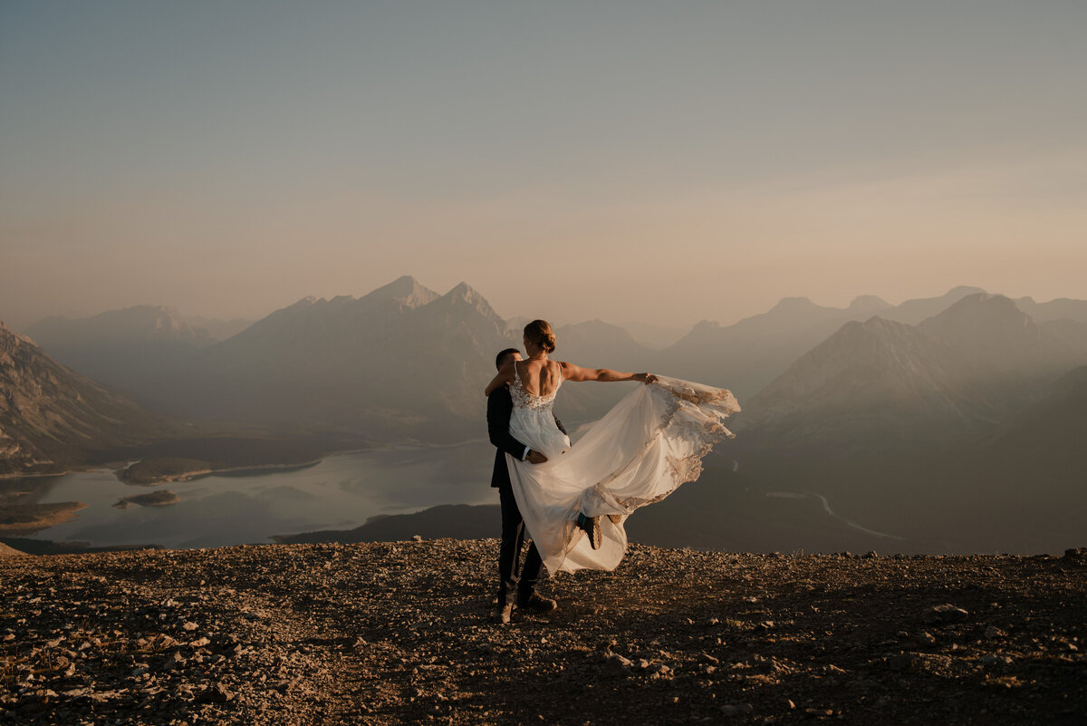 hiking-elopement-photographer-37