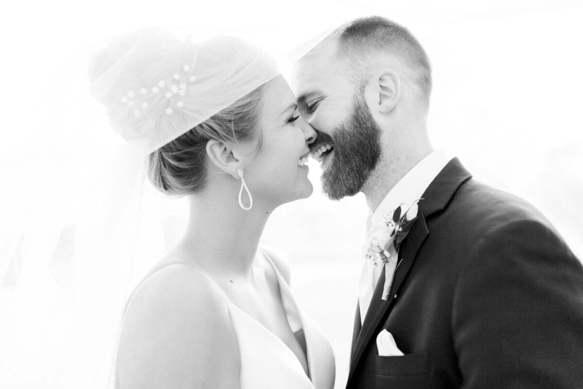 Black and white wedding photography by Tracy Parrett Photography, St. Louis wedding photographer