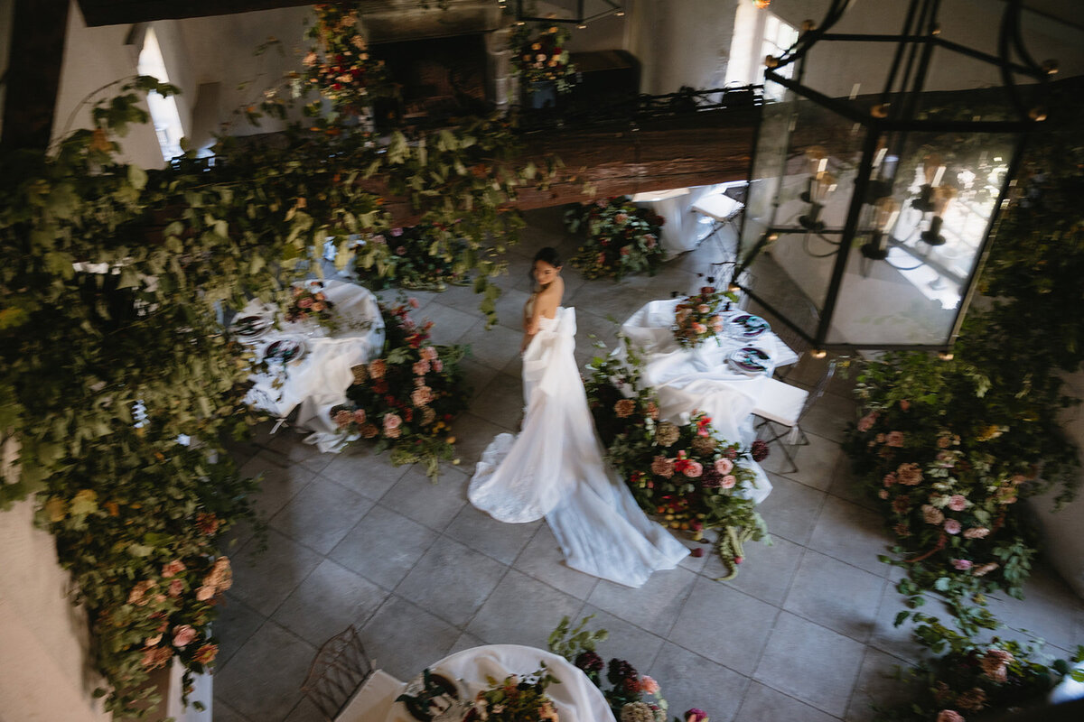 Wedding_Château _France_florist_trend _2025_maximalist_flowers_Capucineatelierfloral417