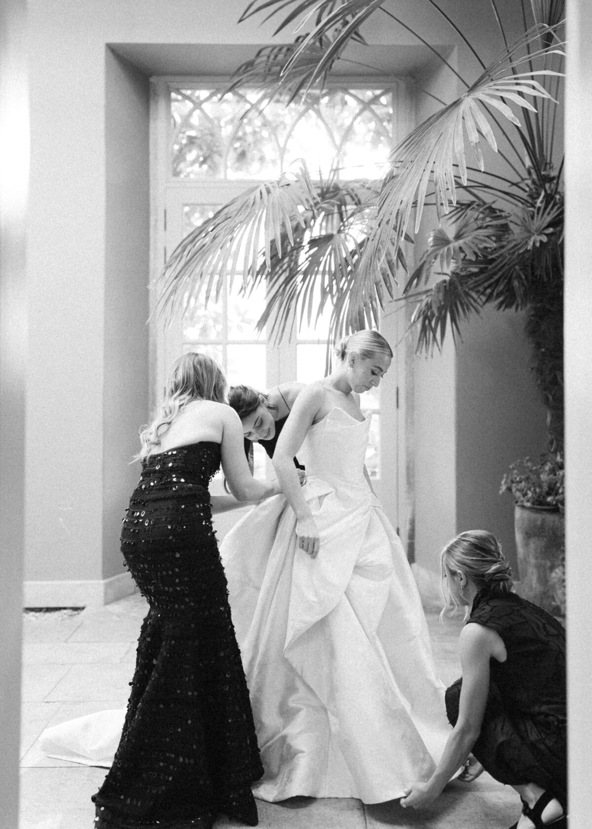 chloe-lowe-wedding-euridge-manor-cotswolds-vivienne-westwood-getting-ready