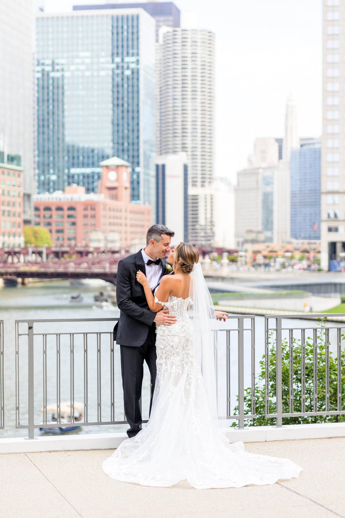 stunning-classic-wedding-in-chicago-at-sears-tower-60