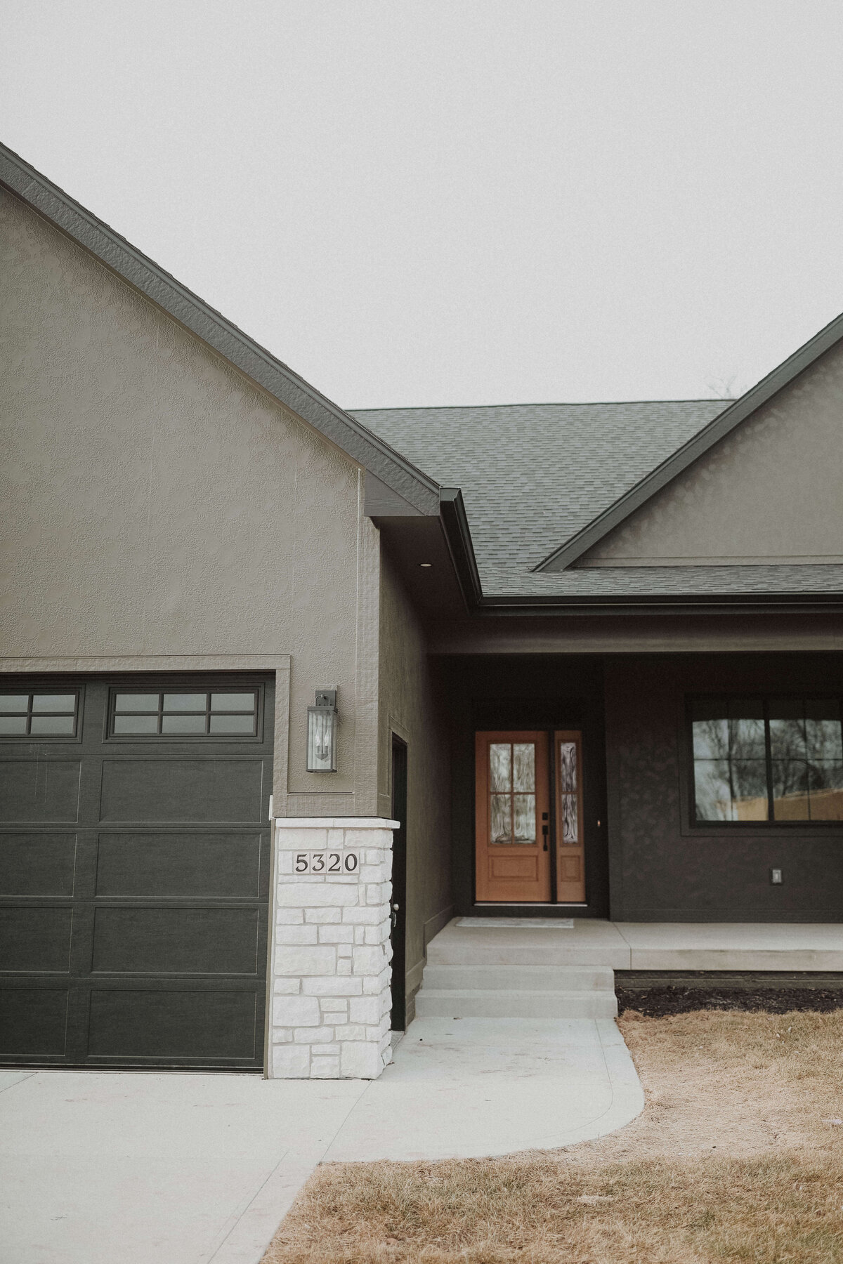 5320-Exterior-Urbandale-Central-Iowa-Custom-Home-JRL-Builders-3F1A8363