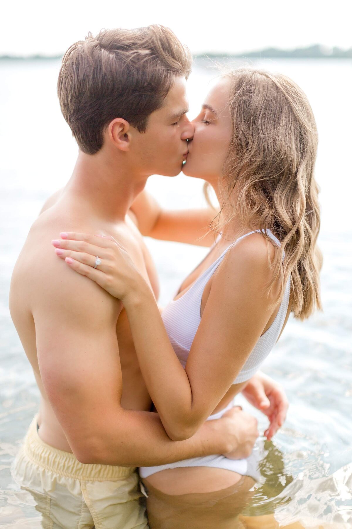 MN-best-photographer-wedding-engagement-near-me-alexandra-robyn-beach-engagement_0065