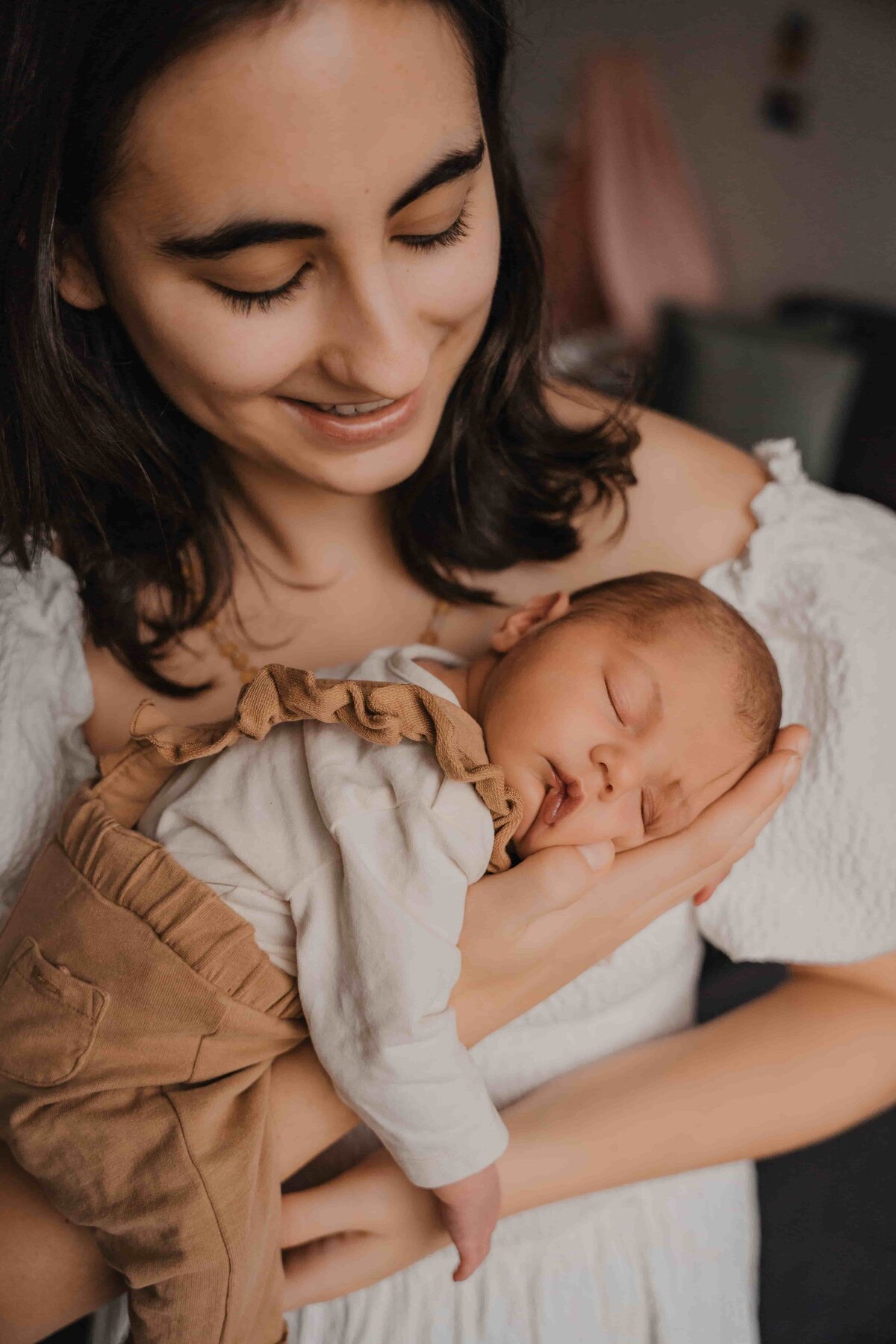 newbornmeisje met mama