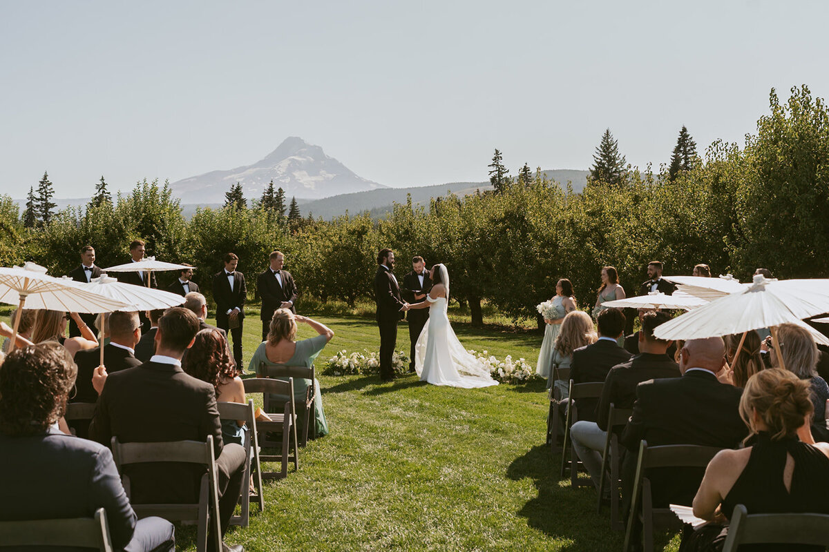 Emily-Noelle-Photo-Wedding-Photos-Hood-River-Oregon-00140_websize