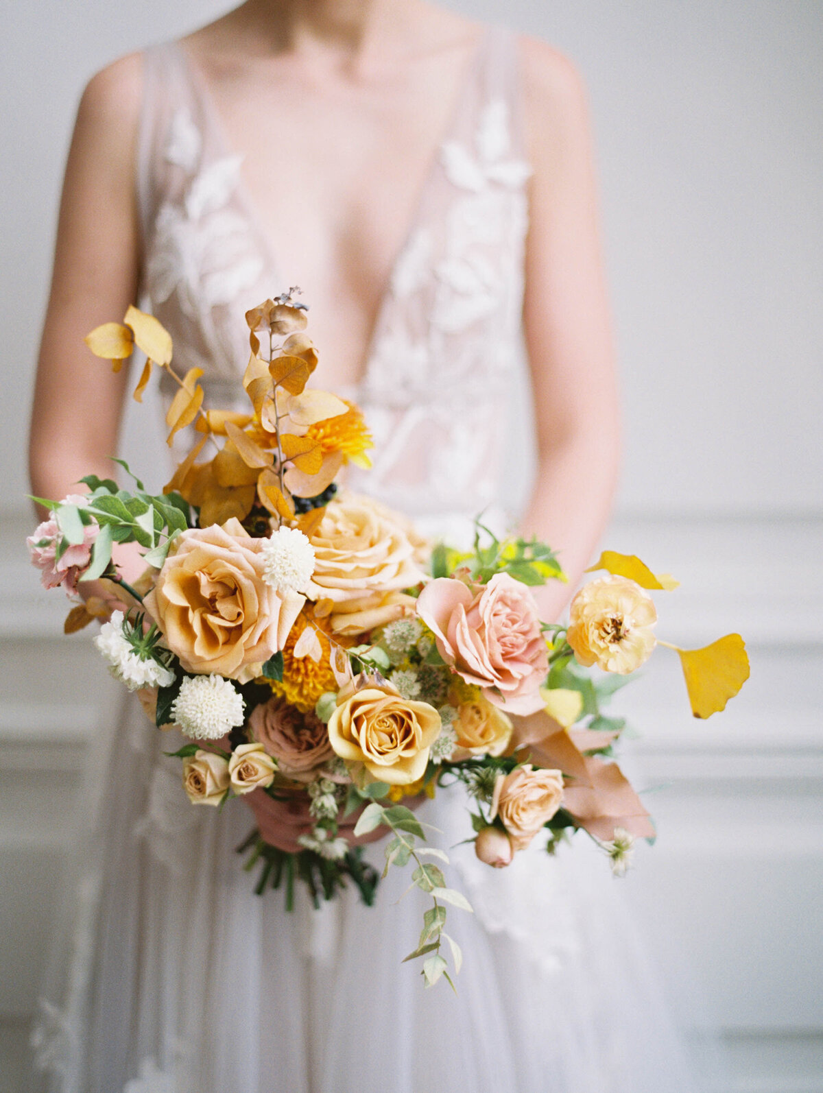max-owens-design-yellow-wedding-flowers-02-bouquet-roses-gingko