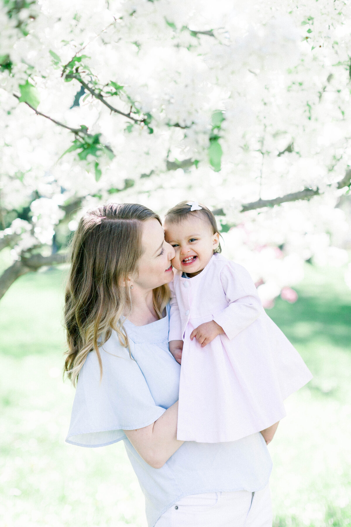 Motherhood photography session in Minneapolis at Lake Harriet Rose Gardens