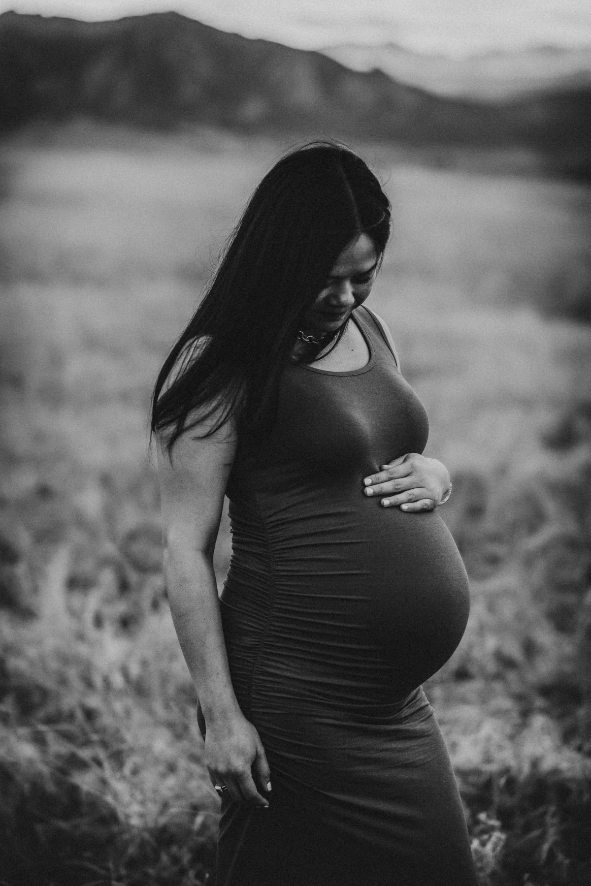 Black and white maternity pictures