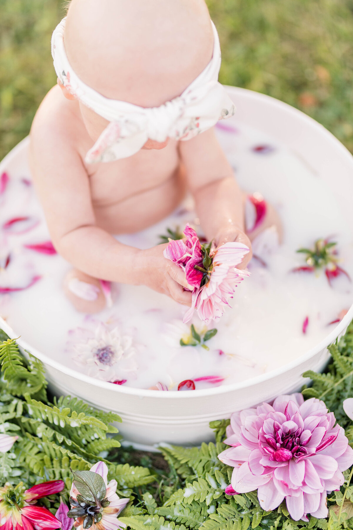 Mjölkbadsfotografering med blommor gislaved