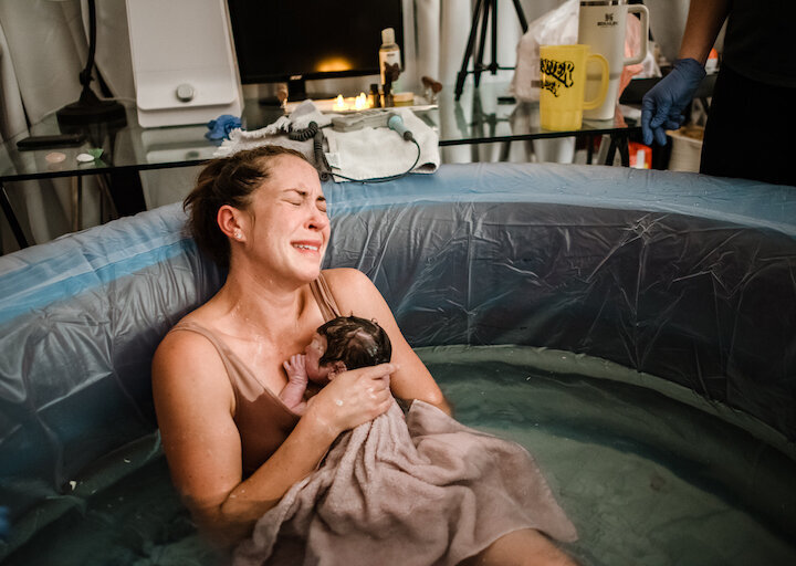 Woman in birthing tub gave birth to newborn baby