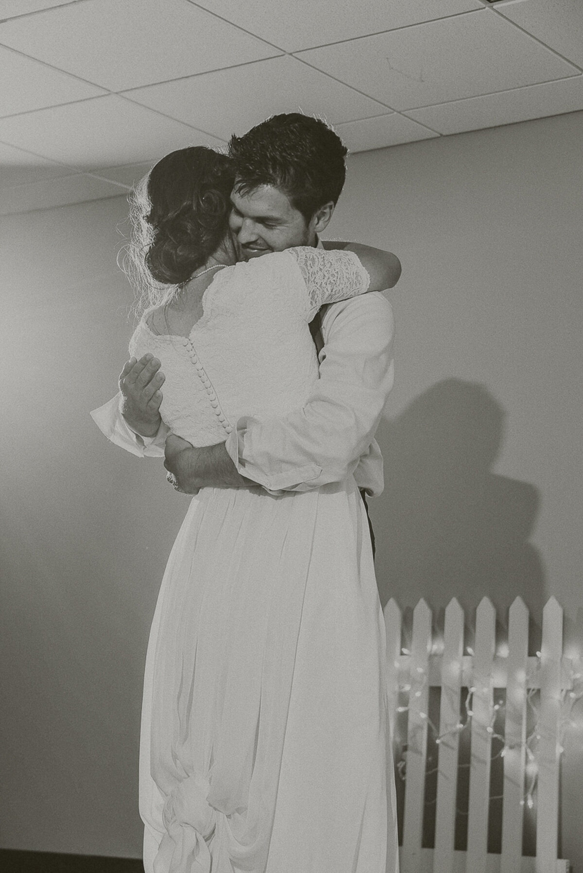 wedding dances | Iowa wedding photographer | Iowa Photographer | Playlife | Cedar Rapids | Iowa City | Kalona | Alaynna Ann Schwartz-23