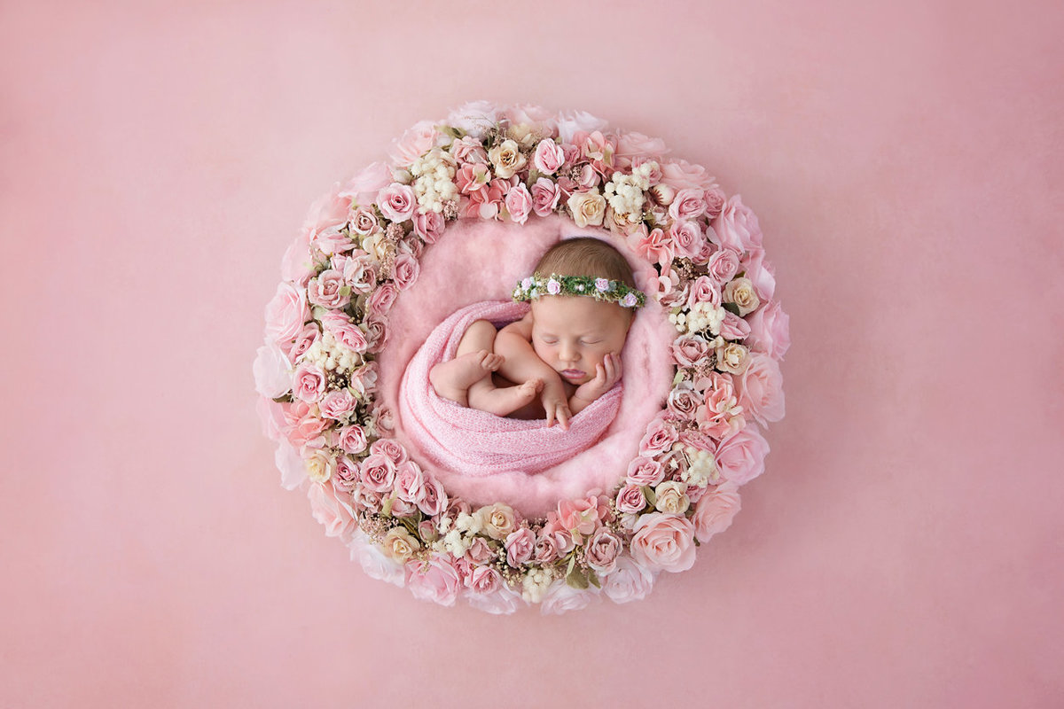 newborn in flowers237