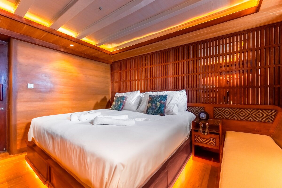 Sanctuary Luxury Yacht Bali - cabin 2 lower deck--3