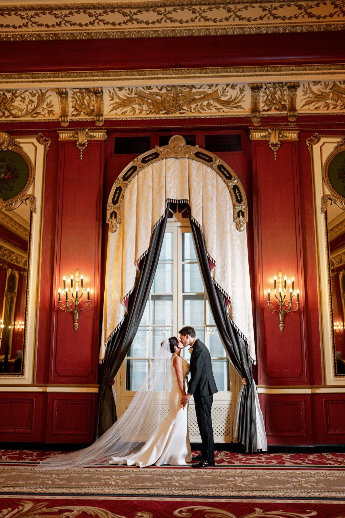 Berlez-Aspen-Avenue-Chicago-Wedding-Photographer-Palmer-House-Celebrate-Planning-Yanni-Design-Dimitra-Shannon-O'Brien-Magazine-Editorial-51