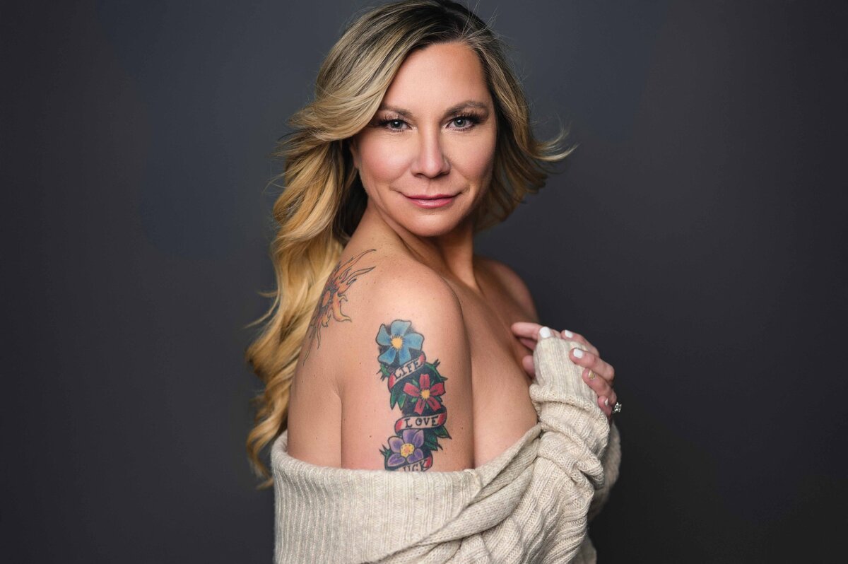 Experience high-end boudoir photography with Leslie Q Photography. Our sessions include professional retouching, glamorous lingerie shoots, and empowering portraits that celebrate your unique beauty. Serving New Carlisle, South Bend, and Northern Indiana.