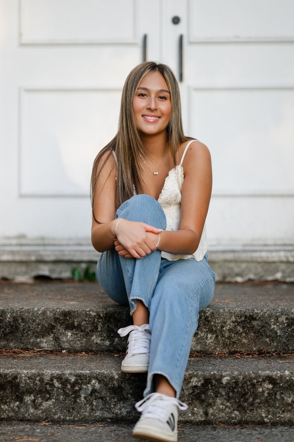 kirkland senior sitting on steps in seattle