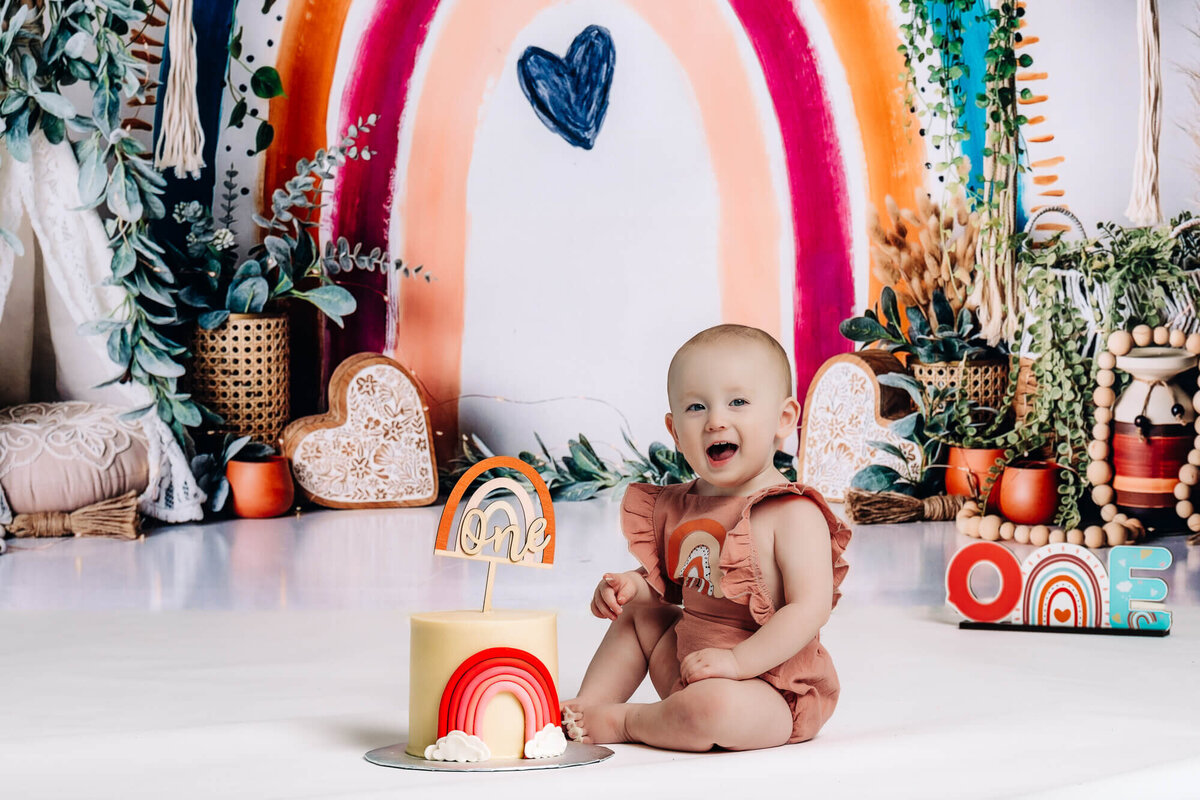 One year old baby celebrates with cake smash session by Prescott kids photographer Melissa Byrne