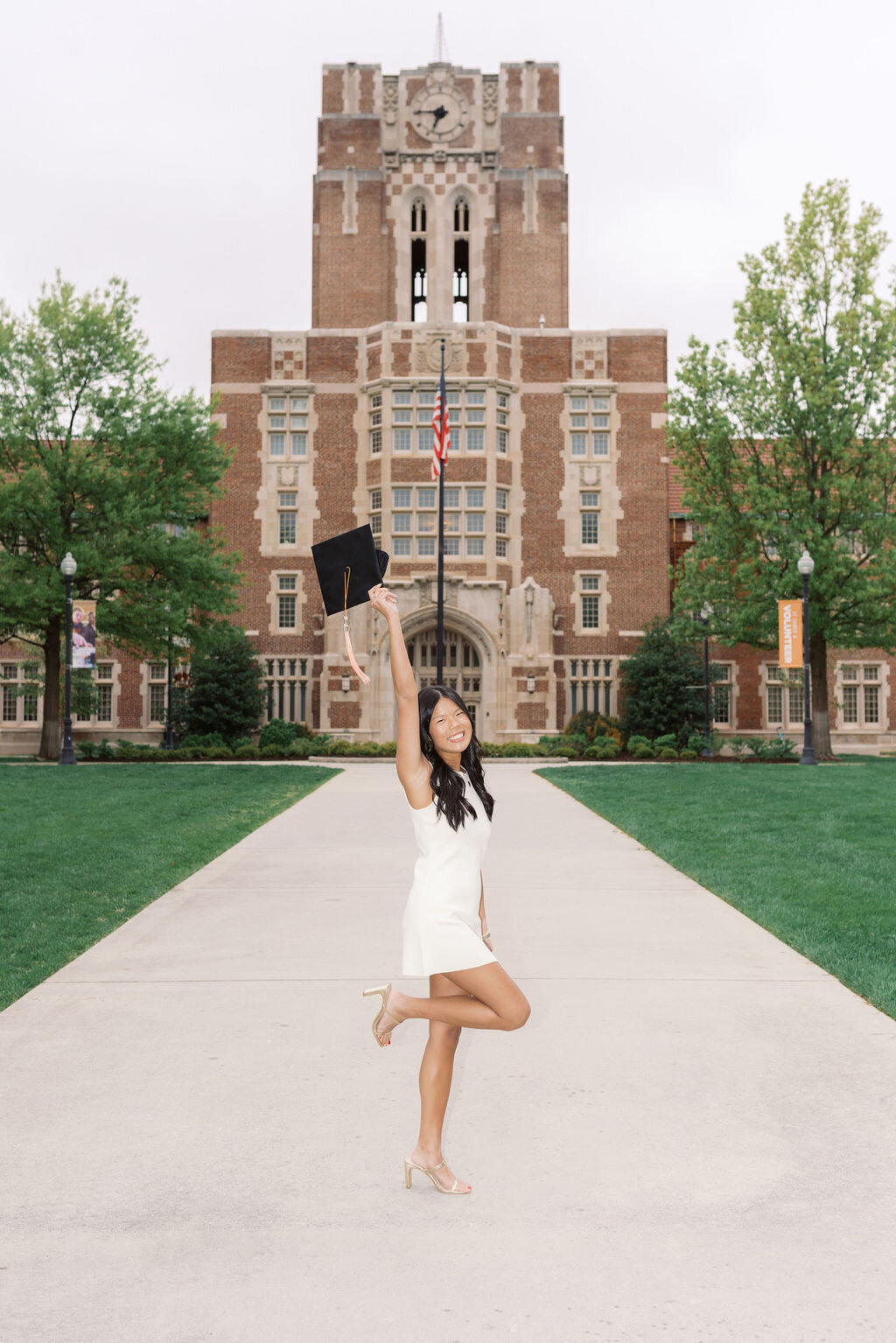 university of tennessee knoxville graduation photographer ayres hall