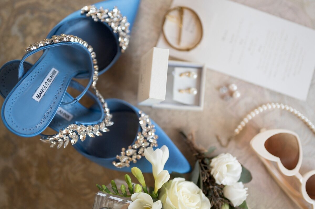 blue-Manolo-Blahnik-wedding-heels