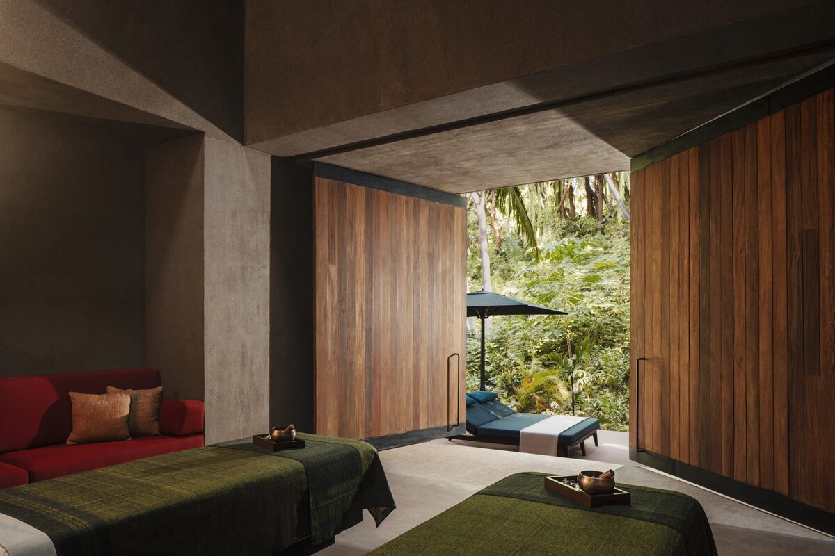 OneOnly_Mandarina_Wellness_Spa_Couples_TreatmentRoom_Wide_4109_MASTER-scaled