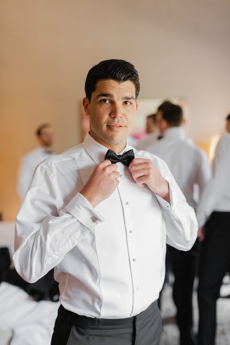 Classic Wedding at City Church of Evansville with Reception at ECC095