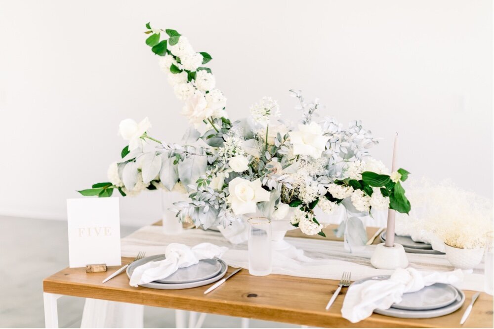 139_all-white-wedding_supply-wedding_supply_wedding-table