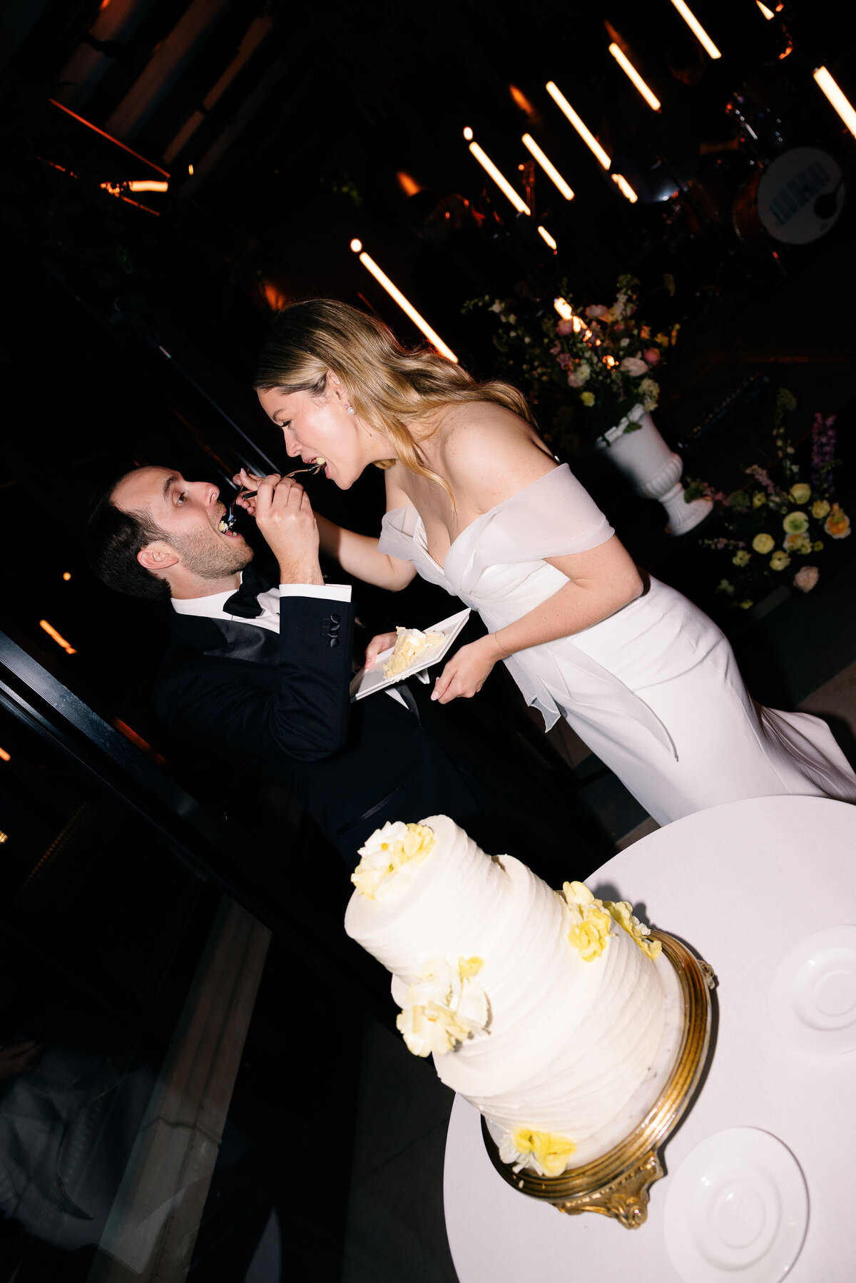 72-bride-groom-wedding-cake