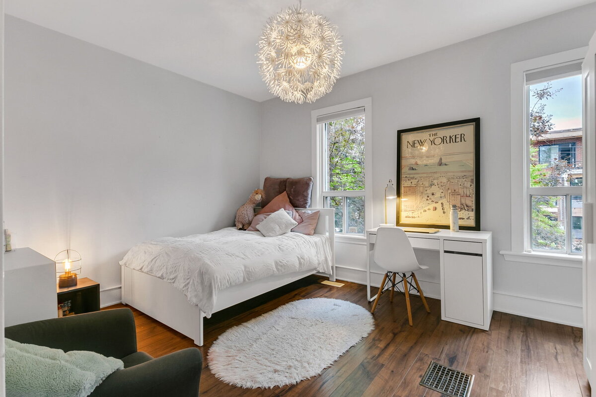 24-web-or-mls-26_001_Primary Bedroom