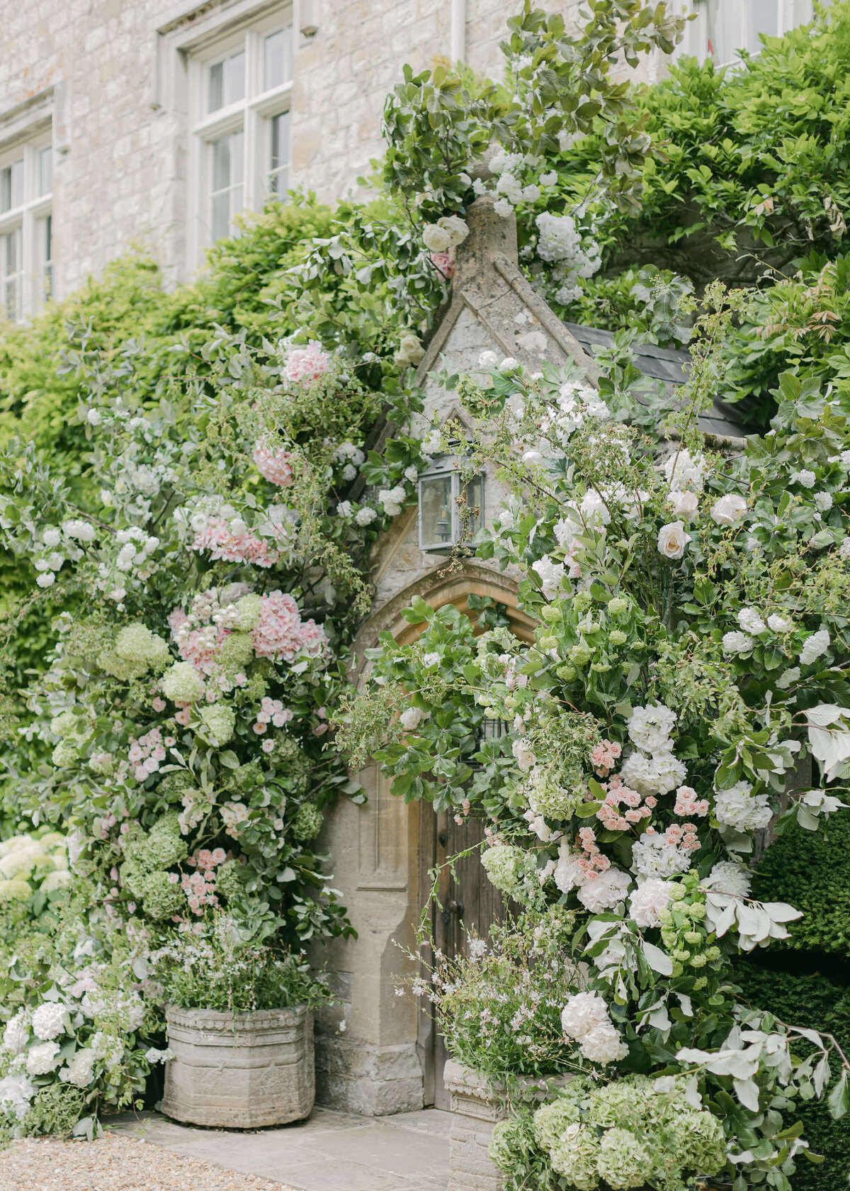 chloe-winstanley-weddings-allforlove-flower-arch