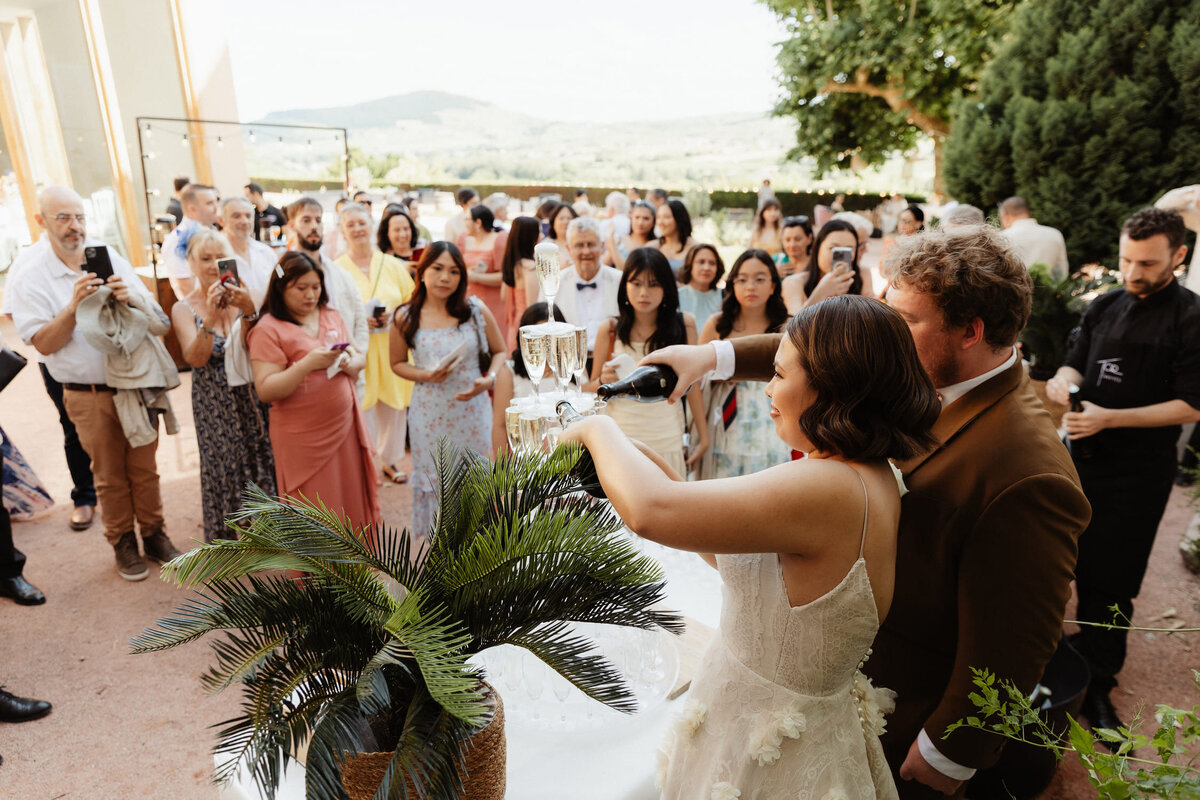 Christine-et-Valentin-cocktail-mariage-fontaine-champagne