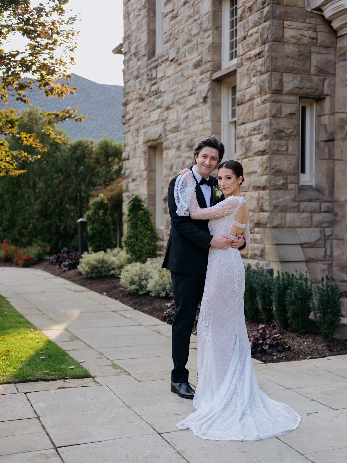 Bride and groom portraits at Shoreby Club on Lake Erie