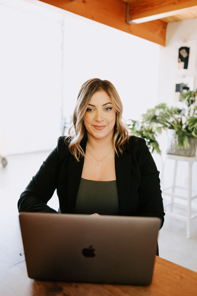 modern professional portraits for mortgage broker in Portland