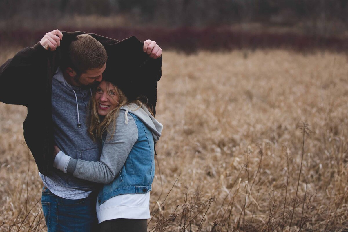 couple-in-rain