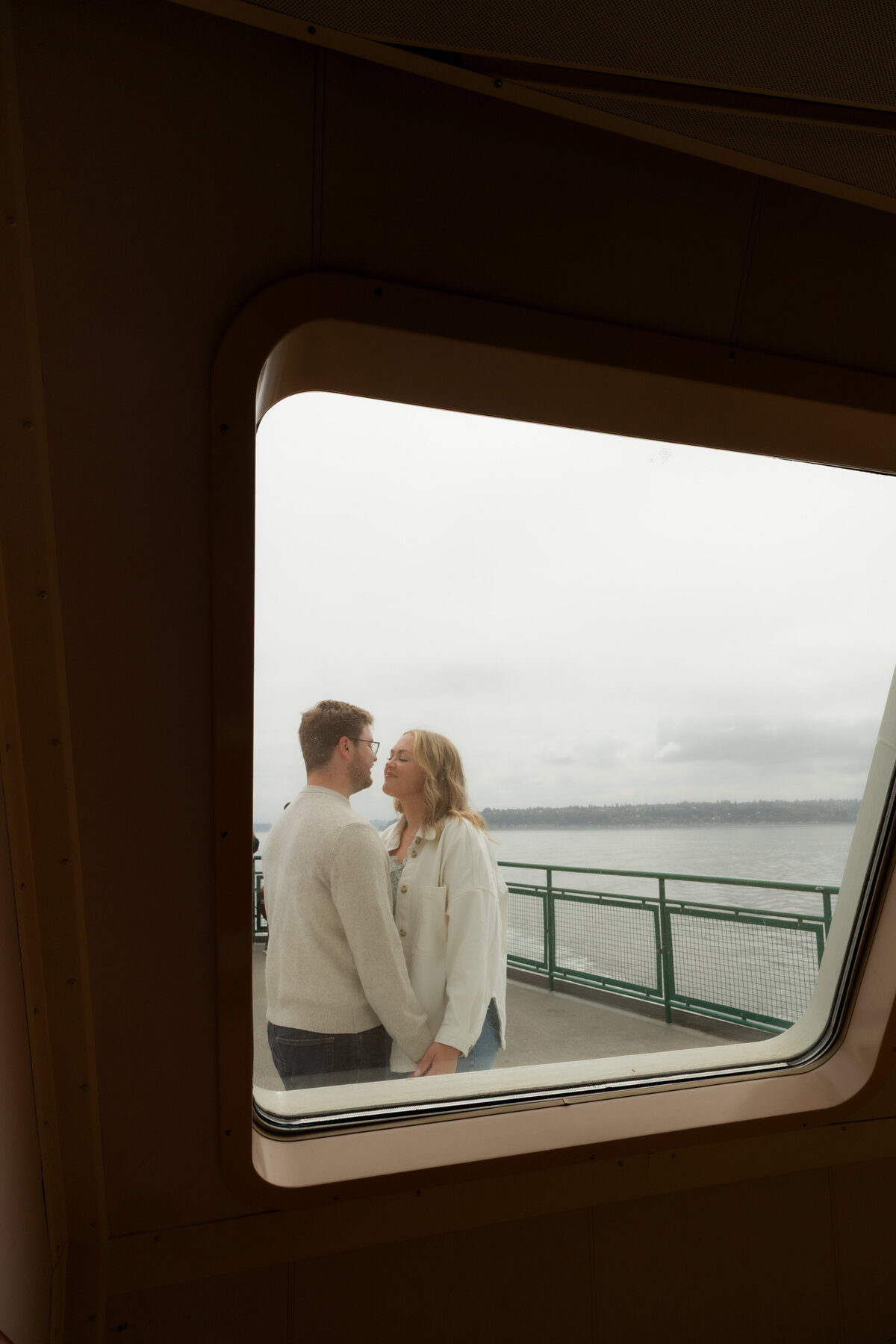 SeattleFerryCouplesPhotography68