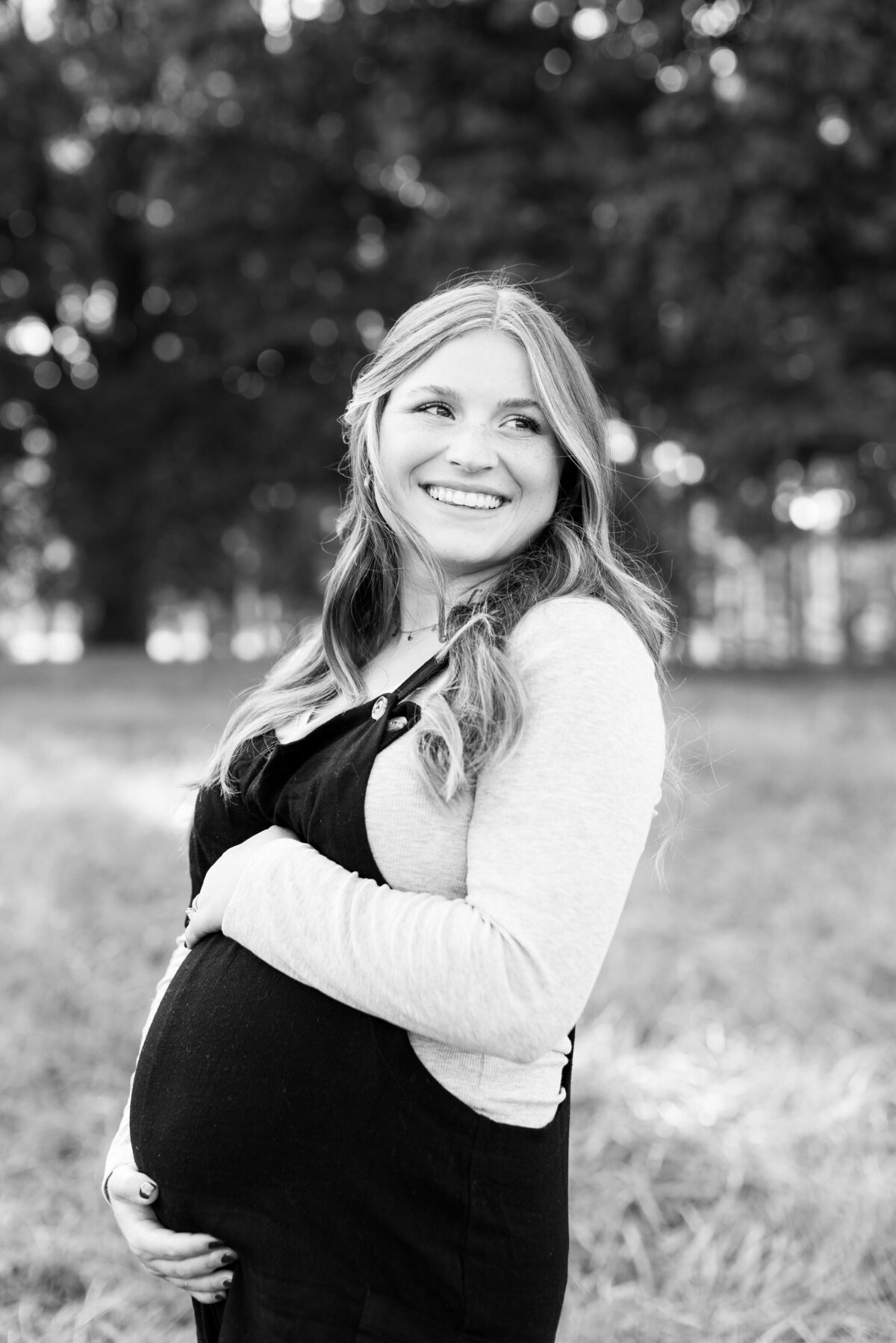 maternity photo black and white greenville sc