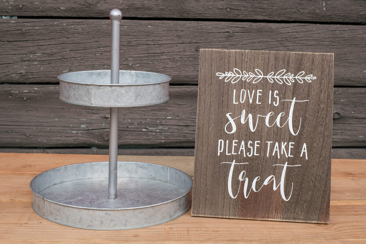 rustic dessert sign and stand