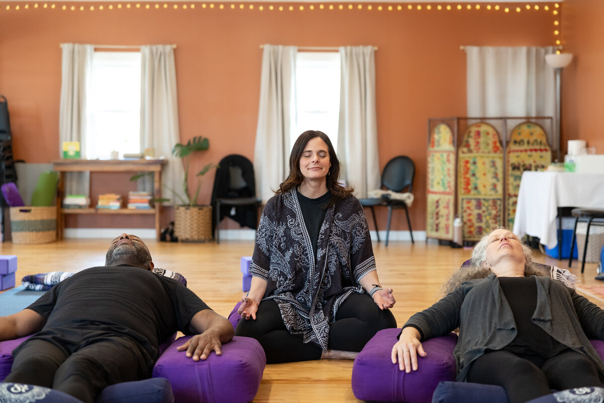 SHP_114_Syr-Therapeutic-Yoga_SHP_3959