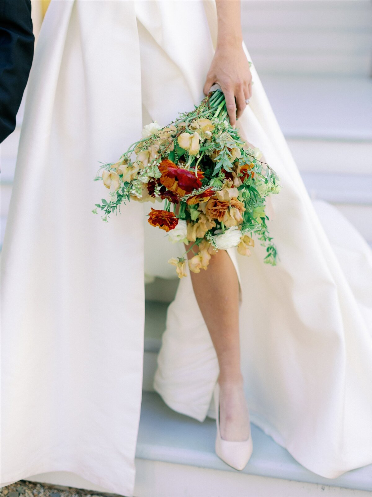 caitlin-alohilani-photo-santa-barbara-house-wedding-steps-18