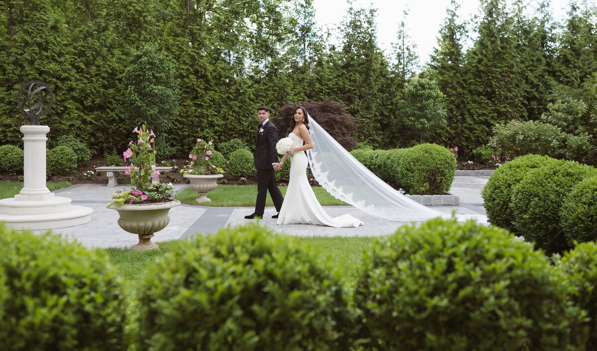 outdoor gardens at the estate at florentine gardens nj by photographer suess moments
