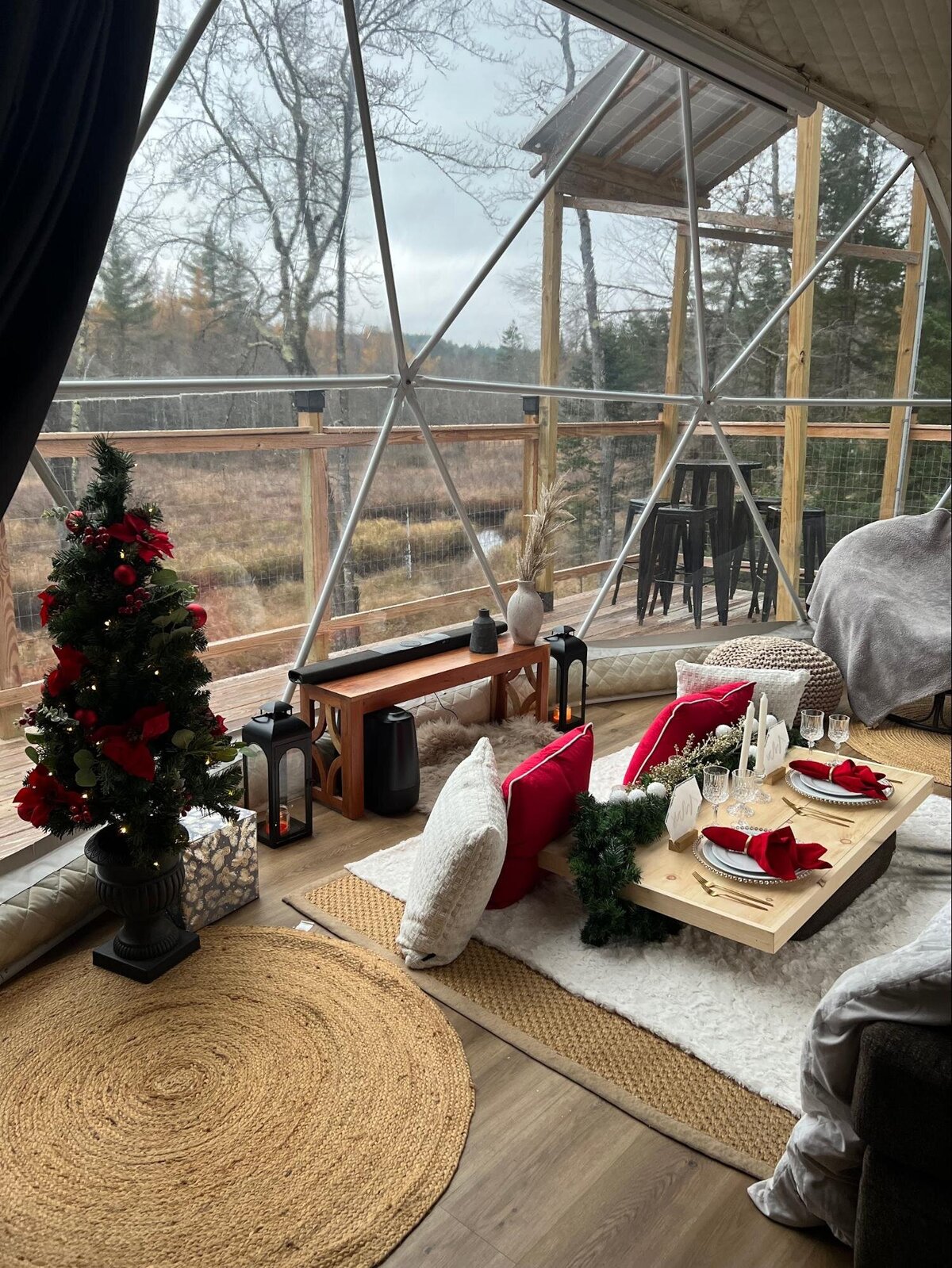 airbnb-red-decor-19