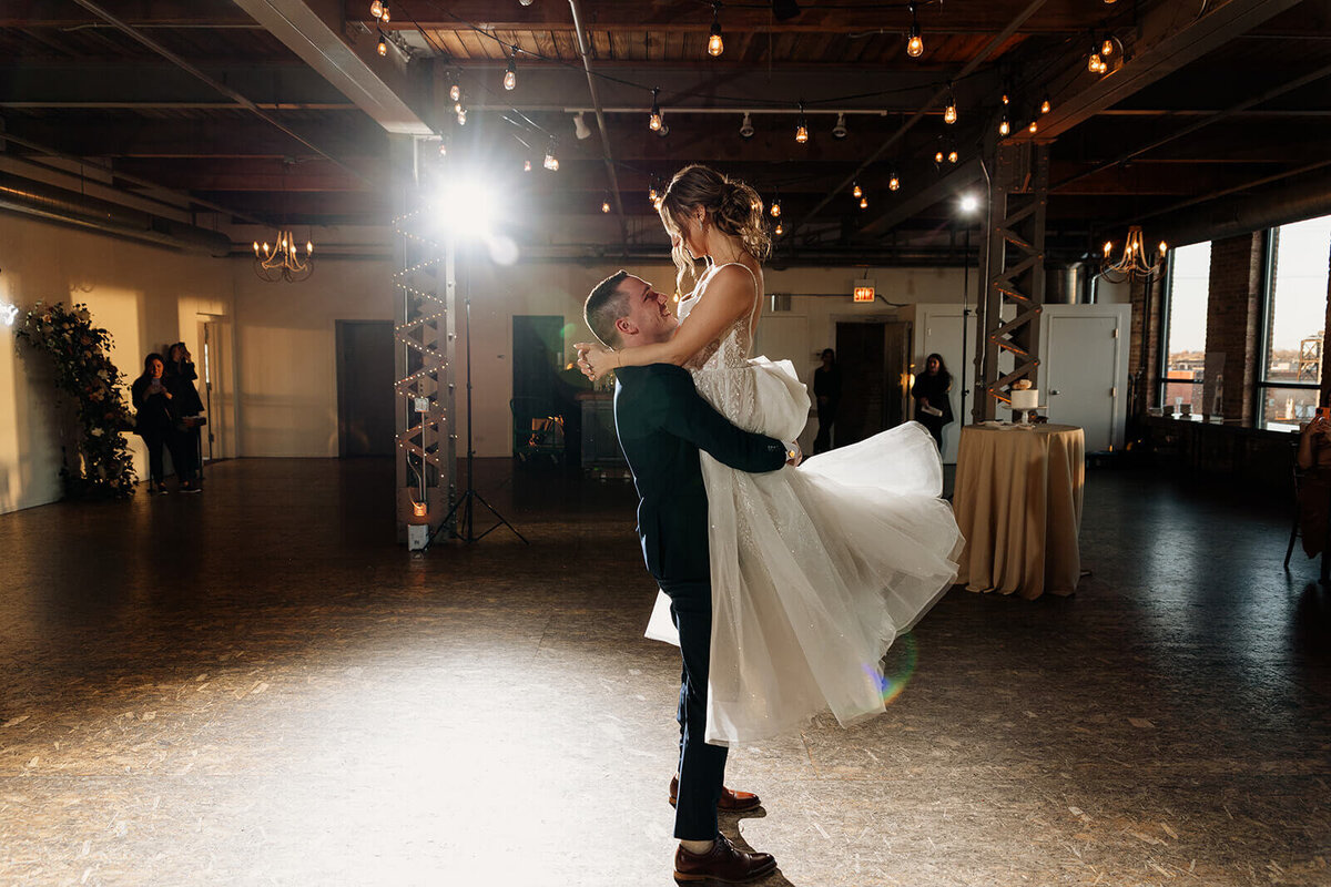 city-view-lofts-modern-downtown-chicago-wedding-053